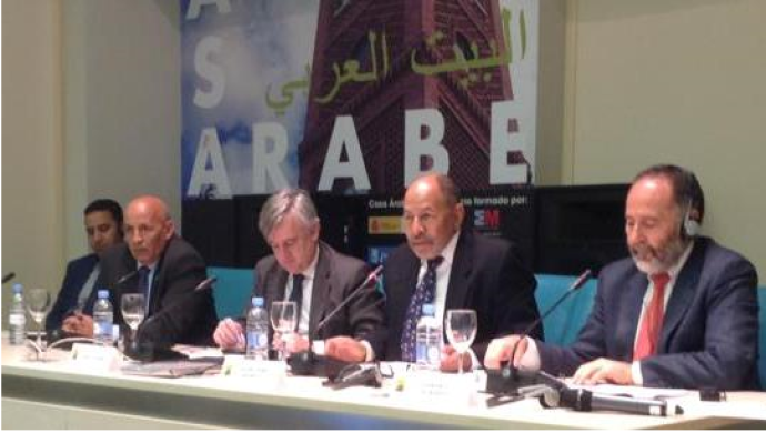 المدير التنفيذي يحاضر في بيت العرب عن التطرف العنيف